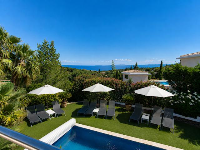 Villa avec piscine et jardin
