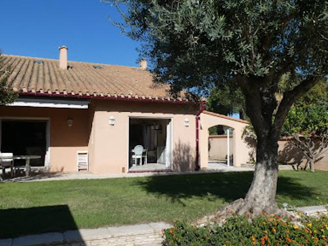Villa avec piscine et jardin