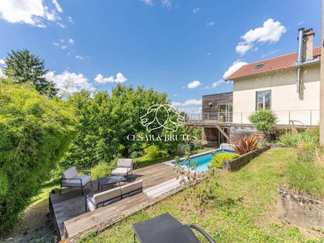 Villa avec piscine et jardin