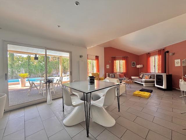 Villa avec piscine et jardin