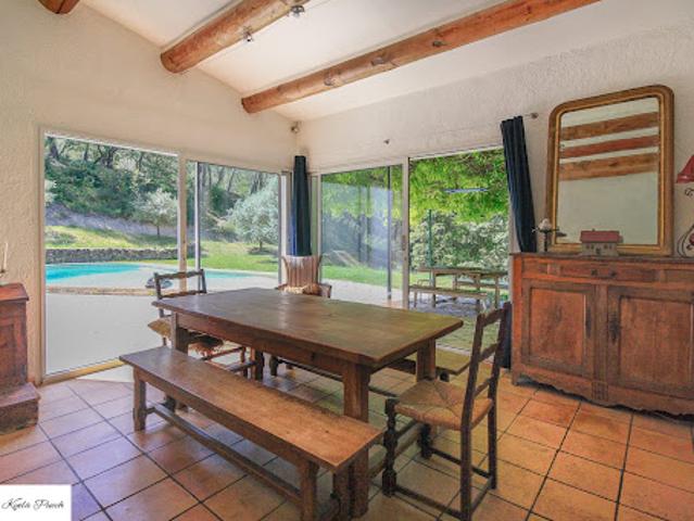 Villa avec piscine et jardin