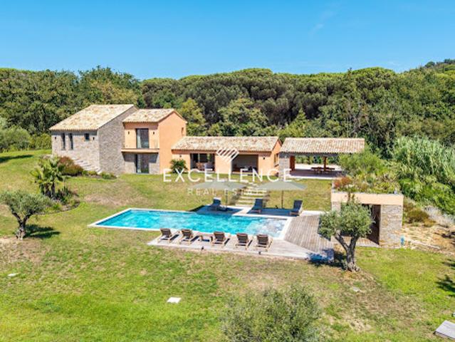 Villa avec piscine et jardin