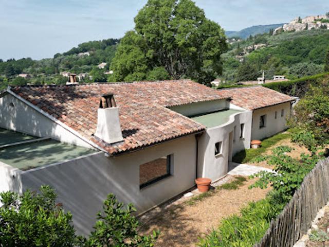 Villa avec piscine et jardin
