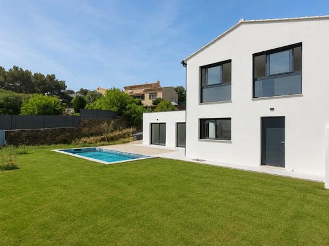 Villa avec piscine et jardin