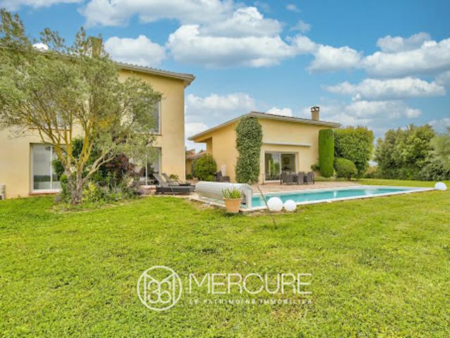 Villa avec piscine et jardin