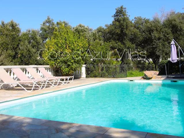 Villa avec piscine et jardin