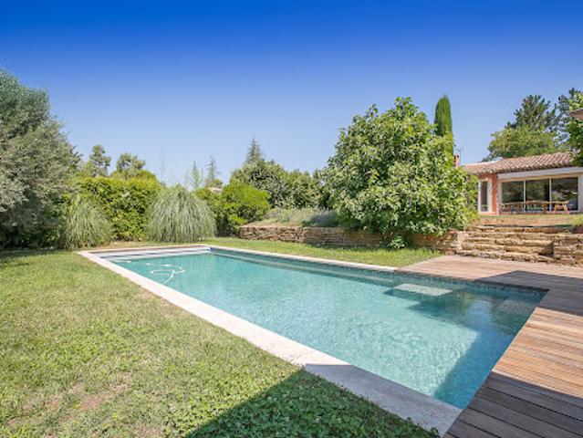 Villa avec piscine et jardin