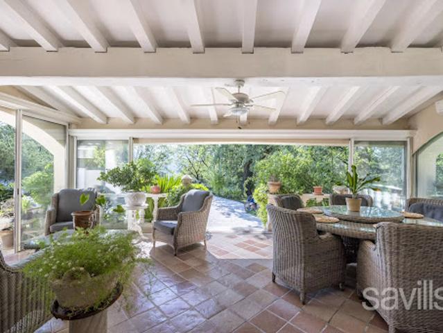 Villa avec piscine et terrasse