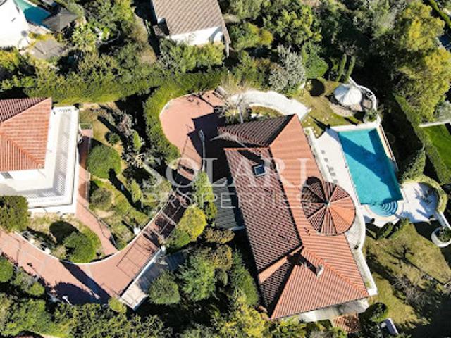 Villa avec piscine et terrasse