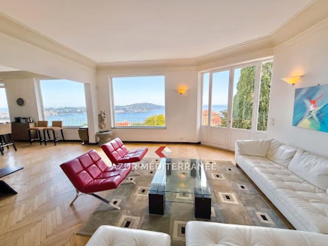 Villa avec piscine et terrasse