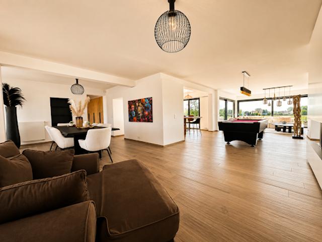 Villa avec piscine et terrasse