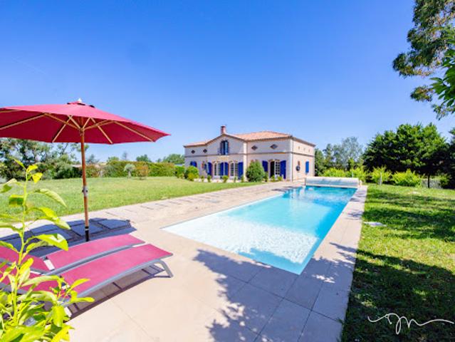 Villa avec piscine et terrasse