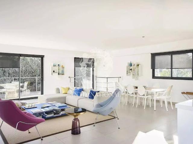 Villa avec piscine et terrasse