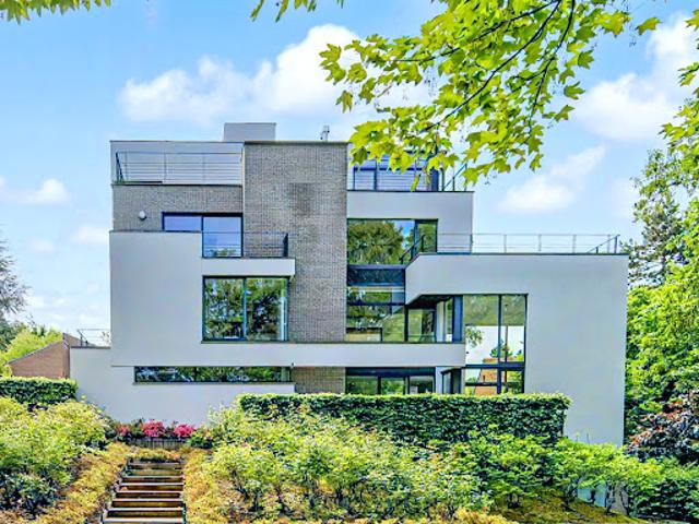 Villa avec piscine et terrasse