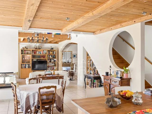 Villa avec piscine et terrasse