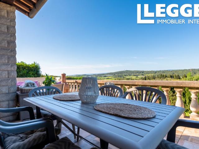 Villa avec piscine et vue dégagée dans le très recherché village de Palaja