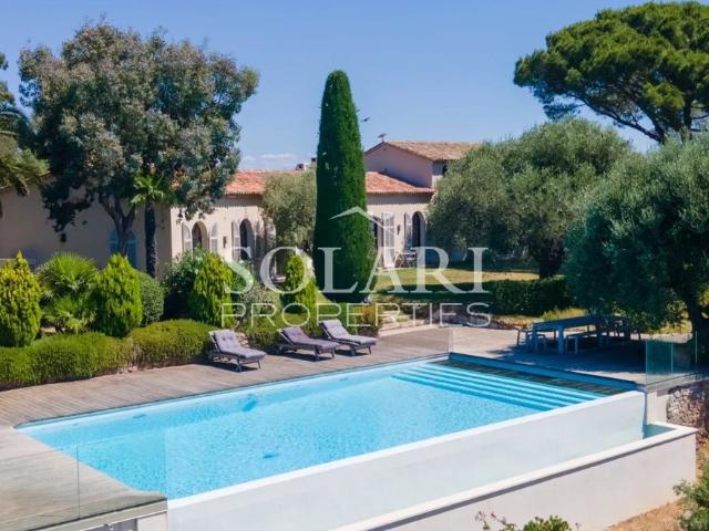 Villa avec piscine et vue époustouflante dans la baie de Cannes