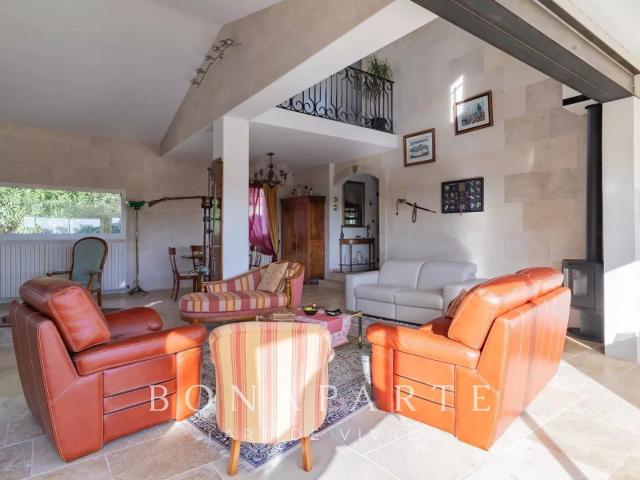 Villa avec piscine et vue golf à Juvignac – 190 m² aux porte. 160m² Juvignac
