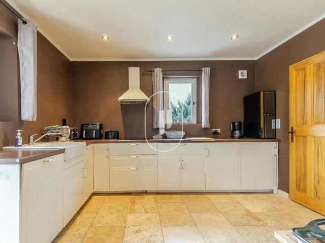 Villa avec piscine, jardin et vue à vendre à proximité de Bo. 125m² Apt