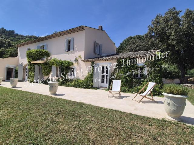 Villa avec piscine sur plus d'un hectare à 4km de la mer 260m² Le Plan de la Tour