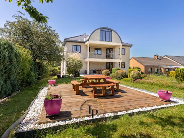 Villa avec terrasse
