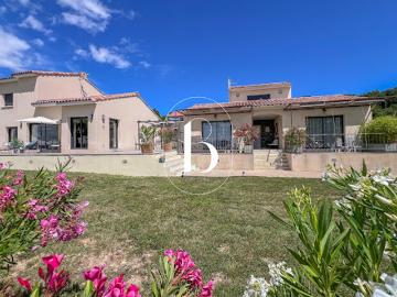 Villa avec jardin et terrasse