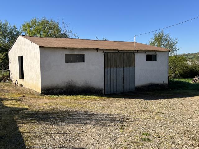 VILLA AVEC UN GRAND TERRAIN DE 9 000M2