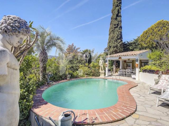 Villa avec une vue dégagée 167m² Cannes