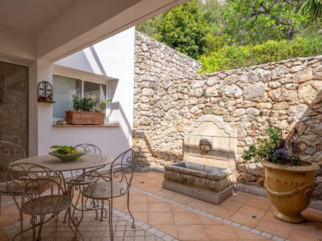 Villa avec vue mer et appartement indépendant à Èze proche M. 228m² Eze
