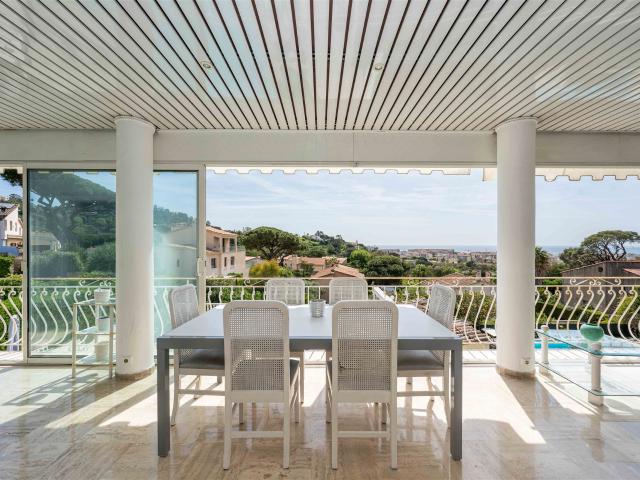 Villa avec vue mer et fort potentiel 320m² Cannes