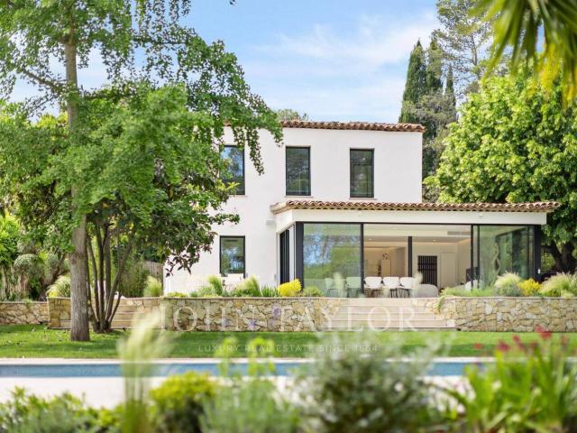 Villa avec 4 chambres + bureau à louer à Mougins