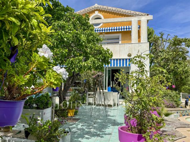 Villa bandolaise de caractère – Vue parc, piscine & centre/p. 174m² Bandol