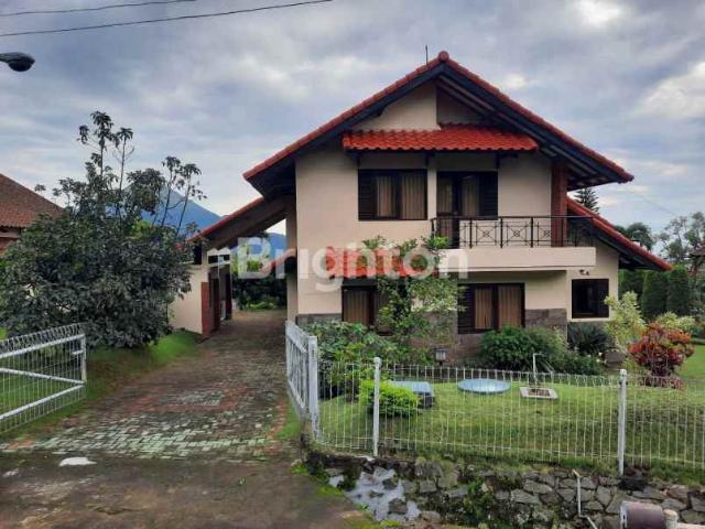 Villa Bagus Nyaman, Tenang View Gunung di Bukit Trawas Mojokerto