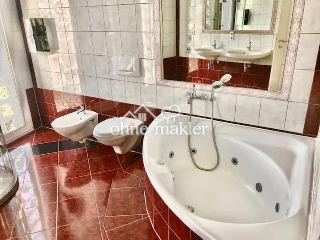 Villa Balustrada Wassergrundstück DG WE an der weißen Elster, 2xBad, Granit, Einbauspiegel, Klima