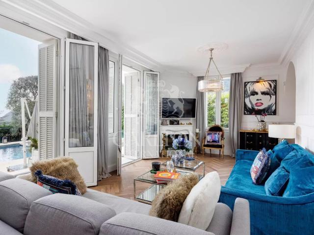 Villa Belle Époque avec vue mer panoramique et piscine, à 15. 280m² Eze