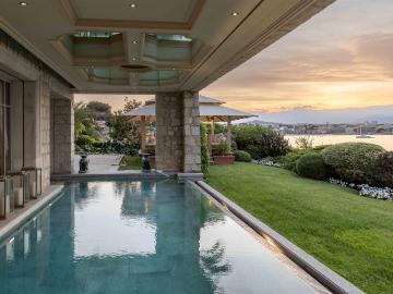 Villa Belle Époque en bord de mer 466m² Cap d'Antibes