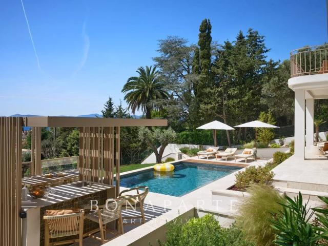 Villa Belle Epoque rénovée avec vue mer dominante, piscine. m² Saint Raphaël