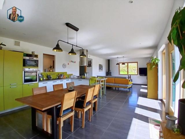 Villa Bioclimatique 3 chambres, Garages et Atelier, Cadre paisib