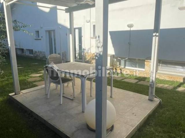 Villa bifamiliare via Giulianova, Fregene, Fiumicino