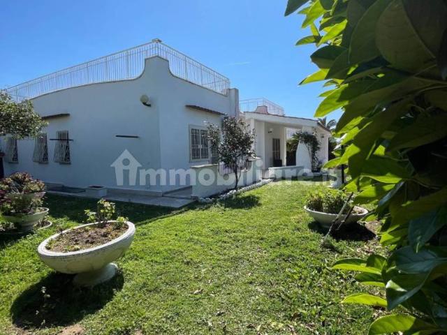 Villa bifamiliare via dei Glicini 53, Cerenova, Cerveteri