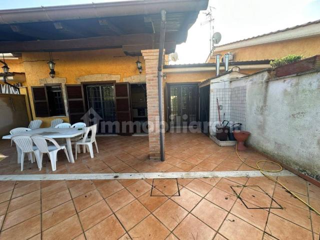 Villa bifamiliare via dei Tulipani 50C, Lido dei Pini di Ardea Lupetta, Ardea