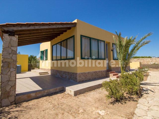 Villa bifamiliare via del Sole 3, Grecale, Lampedusa e Linosa