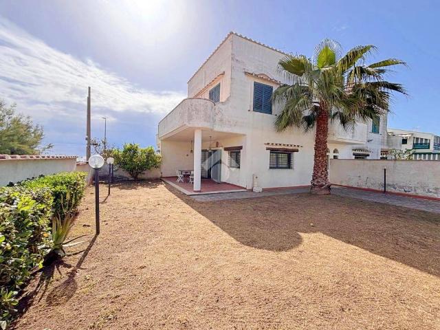 Villa bifamiliare via Erato, Lido di Cincinnato Sirene, Anzio