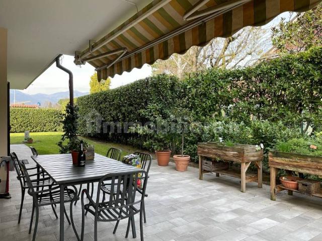 Villa bifamiliare via Eugenio Montale, Gorle
