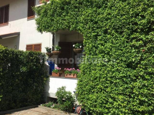 Villa bifamiliare via Piave 19, Pietrasanta