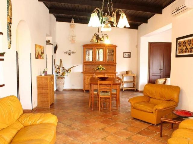 Villa bifamiliare via Piraineto, Torre Muzza, Carini