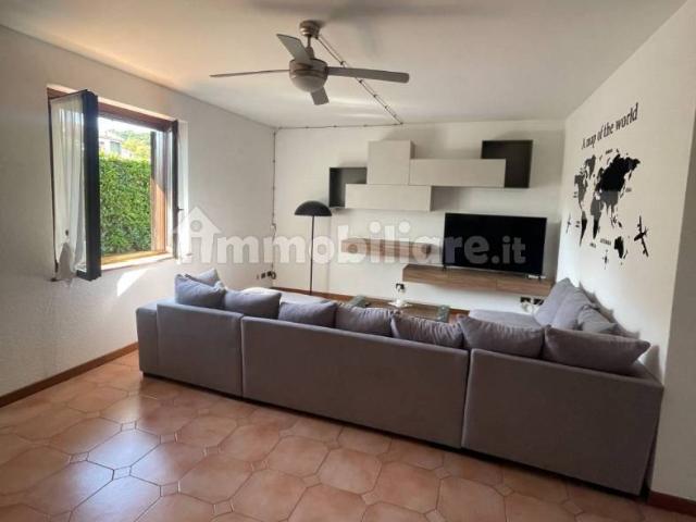 Villa bifamiliare via Roma 51, Oltrona di San Mamette