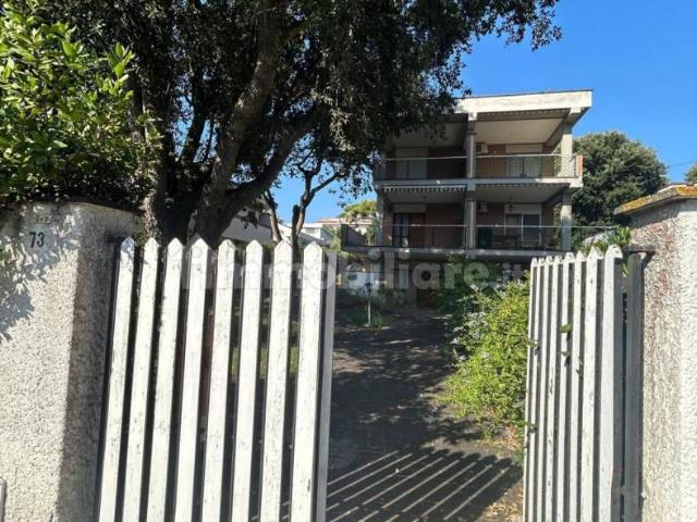 Villa bifamiliare viale delle Pratoline 73, Villaggio Giornalisti Poggio, Anzio