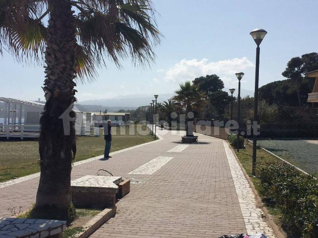 Villa bifamiliare viale delle Regioni 13, Montepaone Lido, Montepaone