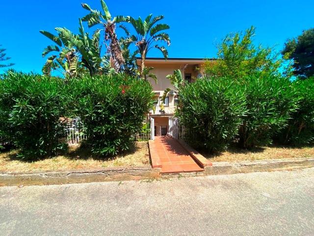 Villa bifamiliare viale dell'Olimpo 18, Lanza di Scalea Olimpo, Palermo